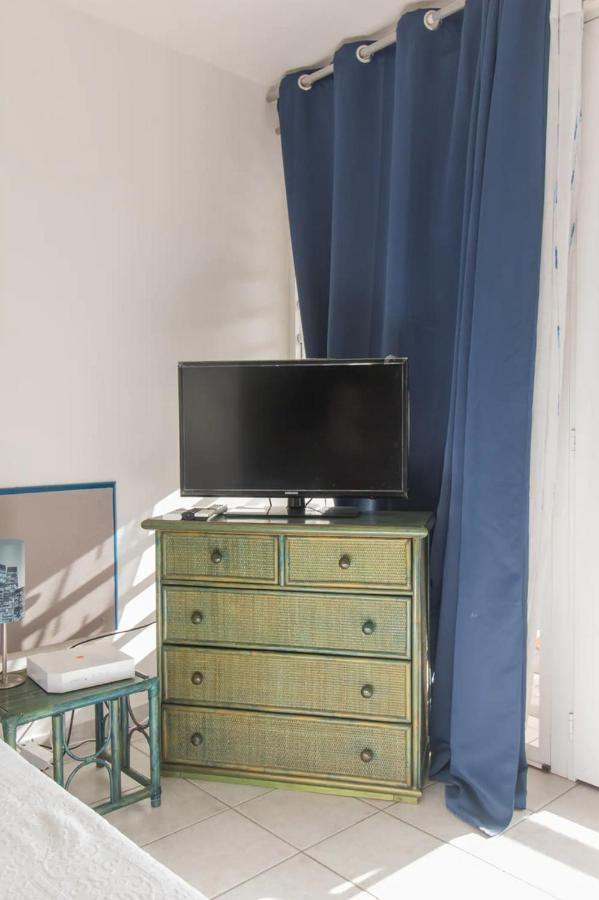 Un Pied-A-Terre Face A La Marina Apartment Le Marin Exterior photo
